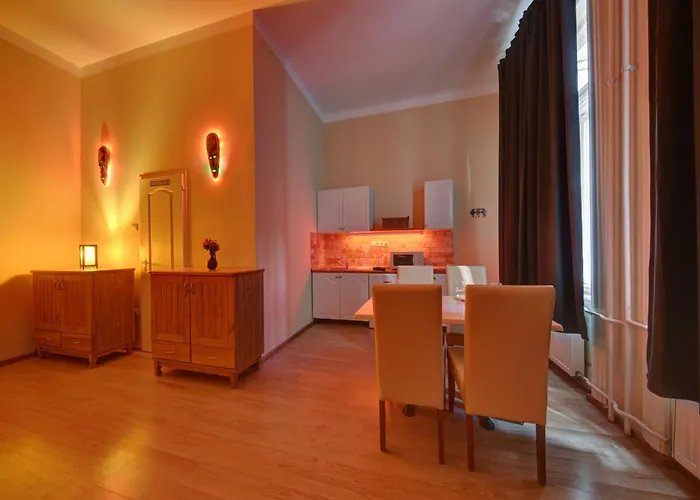Central Walk Fashionstreet Apartmnts